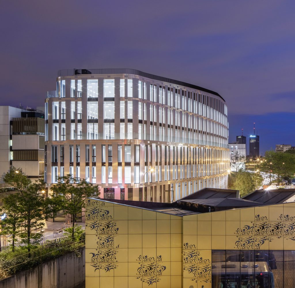 Façade acoustique, Immeuble tertiaire View