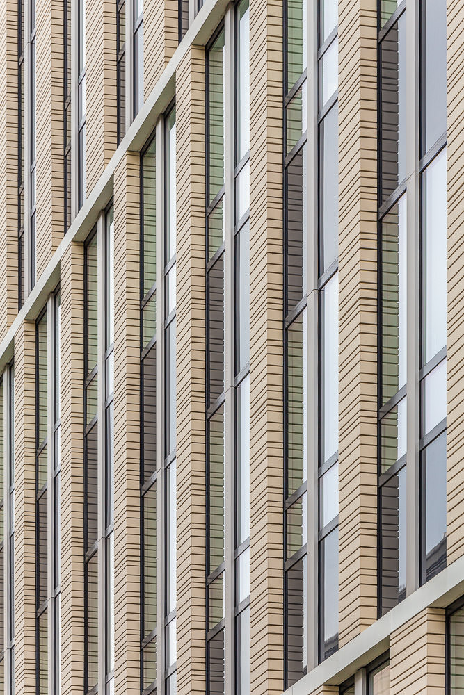 Le Parallèle Courbevoie avec panneaux de façades Ecosta Glace émaillé RAL 7024