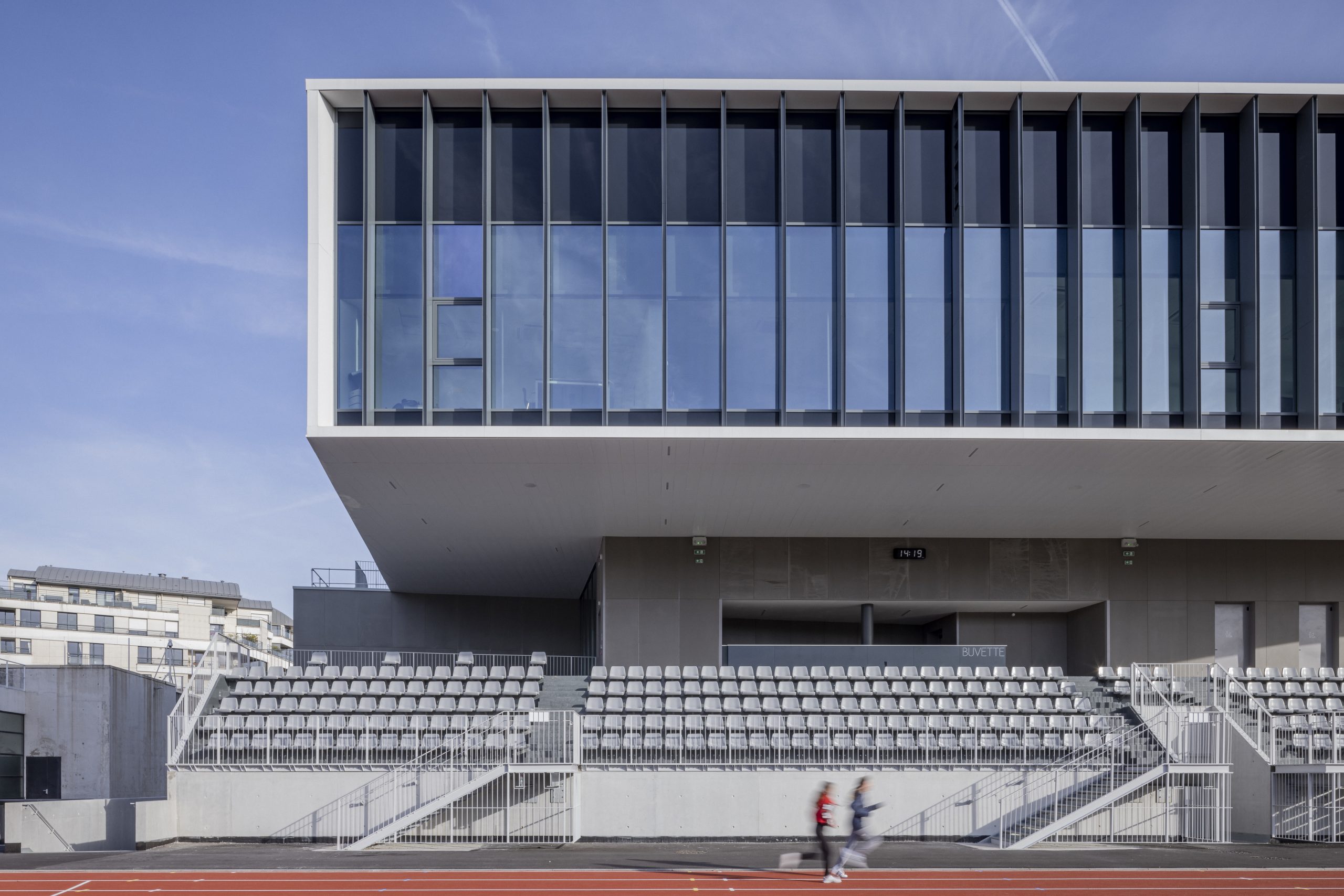 La Cité des Sports avec panneaux de façades Ecosta Glace, Ecosta Tôle et Thermipan finition RAL 2021