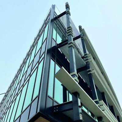 Oxalis Business Center avec panneaux de façades Ecosta Glace teinte RAL 7021